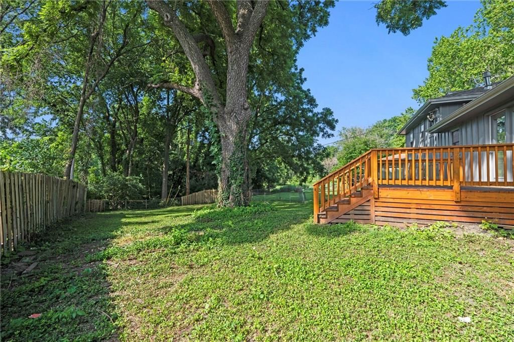 Photo 42 of 51 - 331 E 100th Terrace