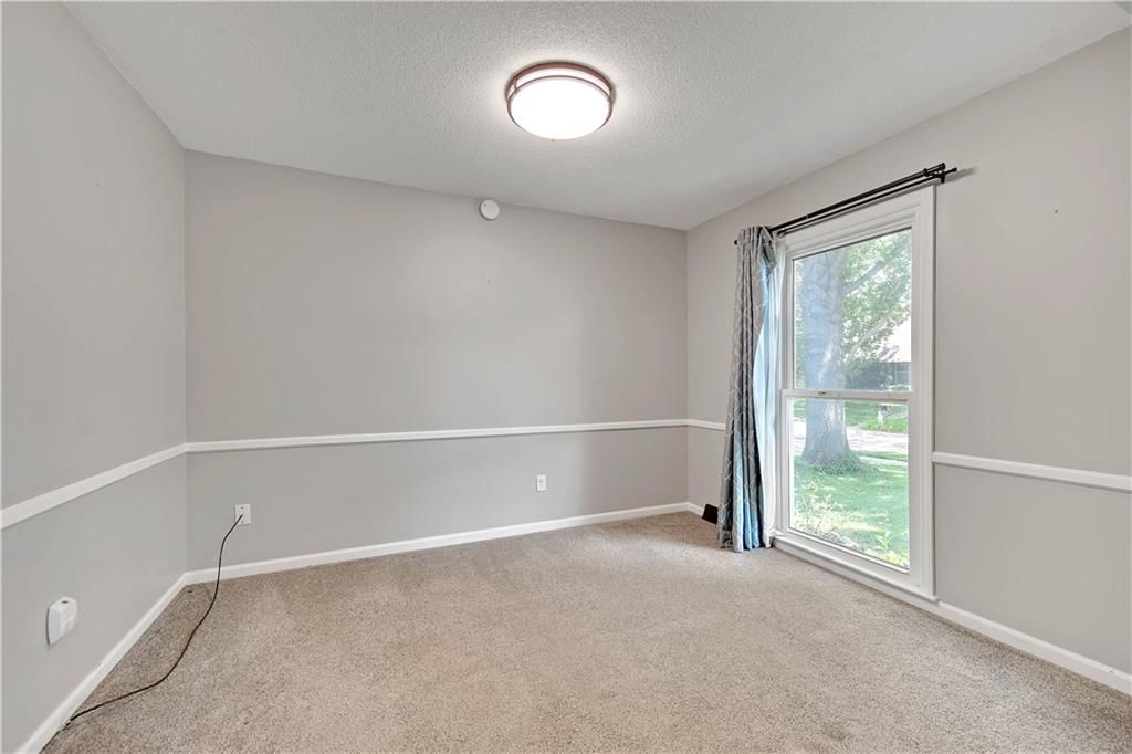 Photo 6 of 25 - 9928 Century Lane