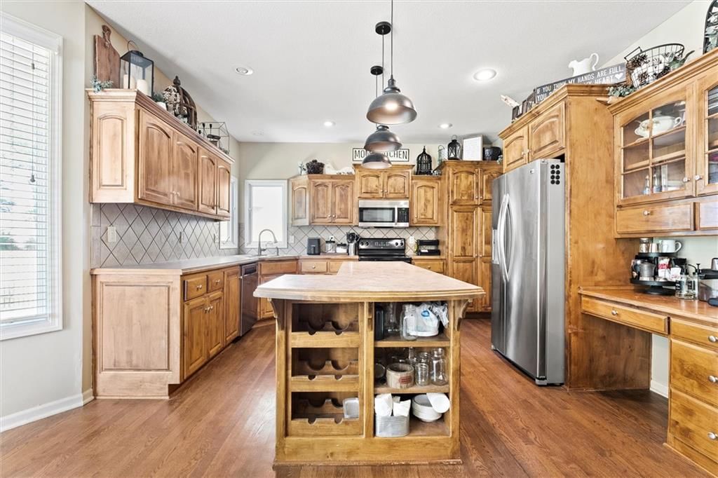 Photo 10 of 36 - 16915 W 162 Street