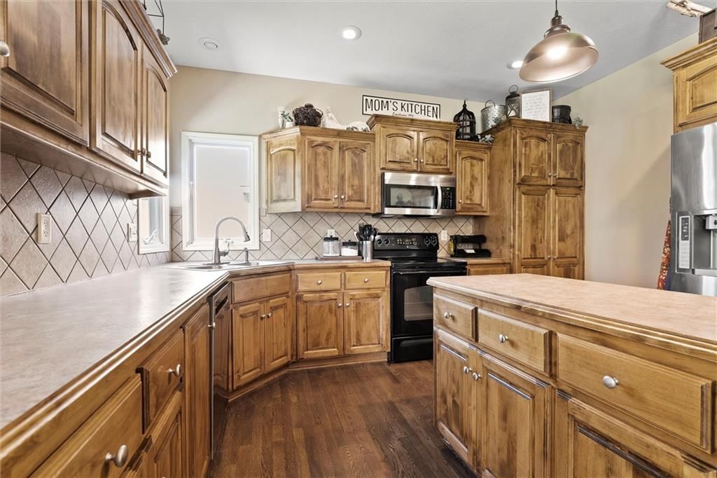 Photo 11 of 36 - 16915 W 162 Street