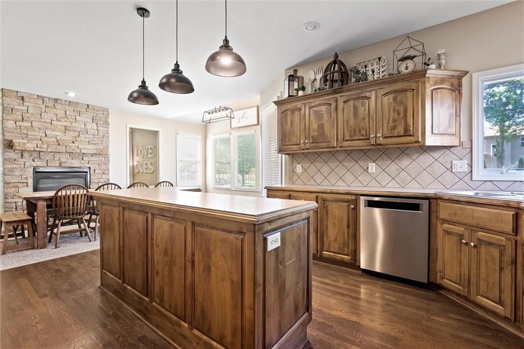 Photo 12 of 36 - 16915 W 162 Street