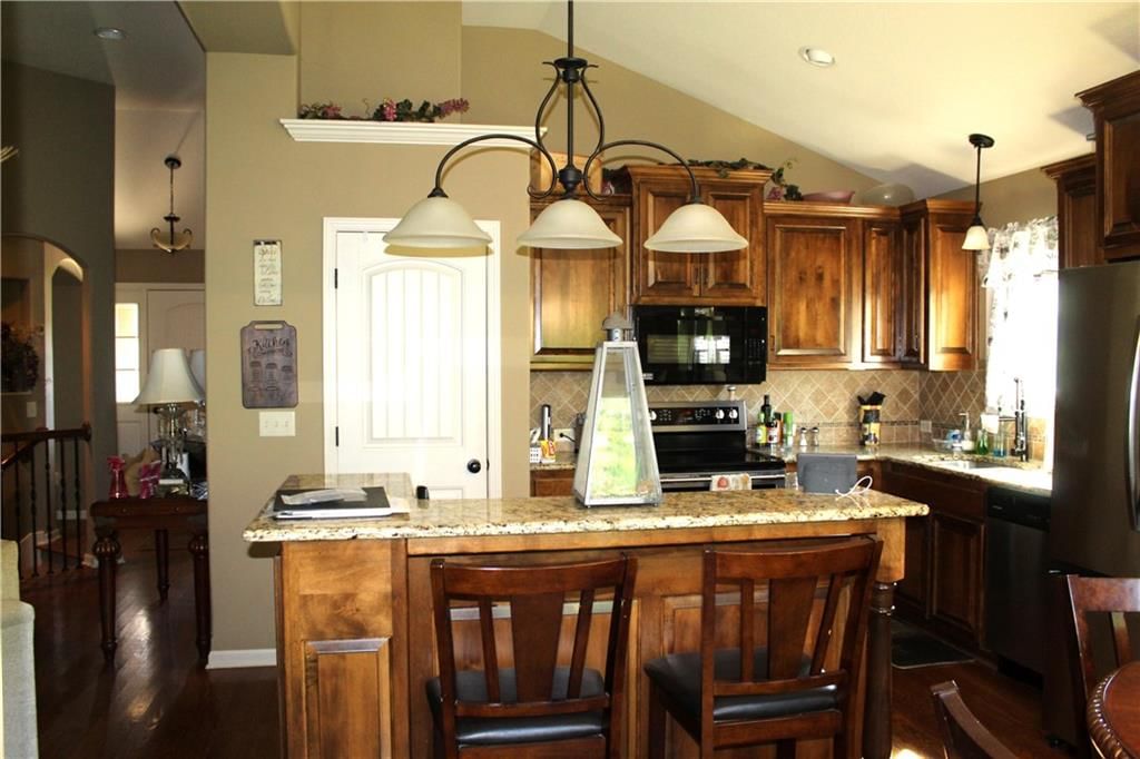 Photo 6 of 44 - 607 Tomahawk Court