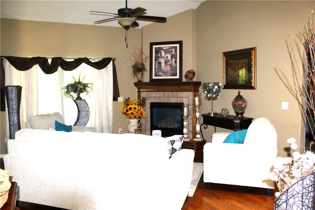 Photo 10 of 44 - 607 Tomahawk Court