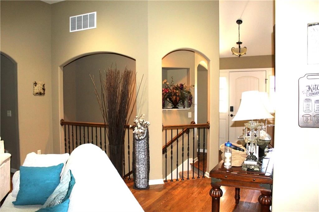 Photo 12 of 44 - 607 Tomahawk Court