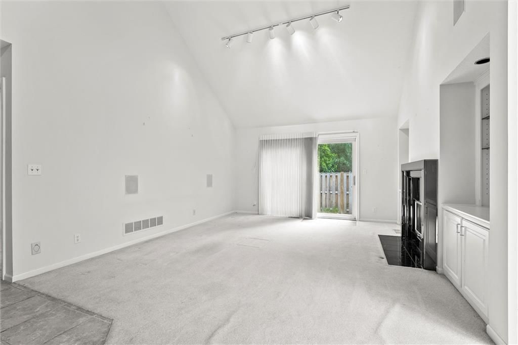 12213 Grant Lane — photo 5