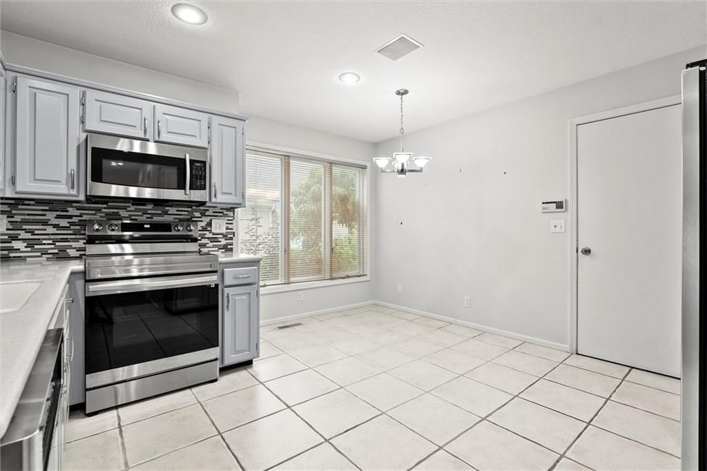 12213 Grant Lane — photo 11