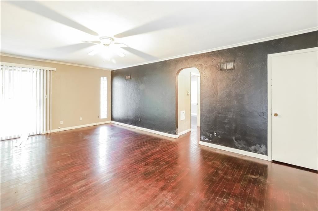 Photo 4 of 27 - 7541 OLIVE Street
