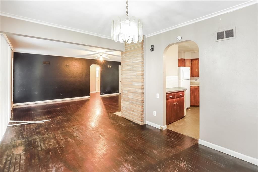 Photo 5 of 27 - 7541 OLIVE Street