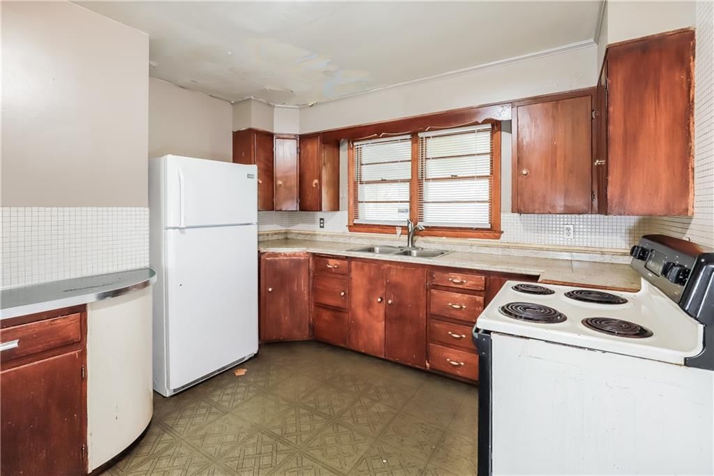 Photo 8 of 27 - 7541 OLIVE Street