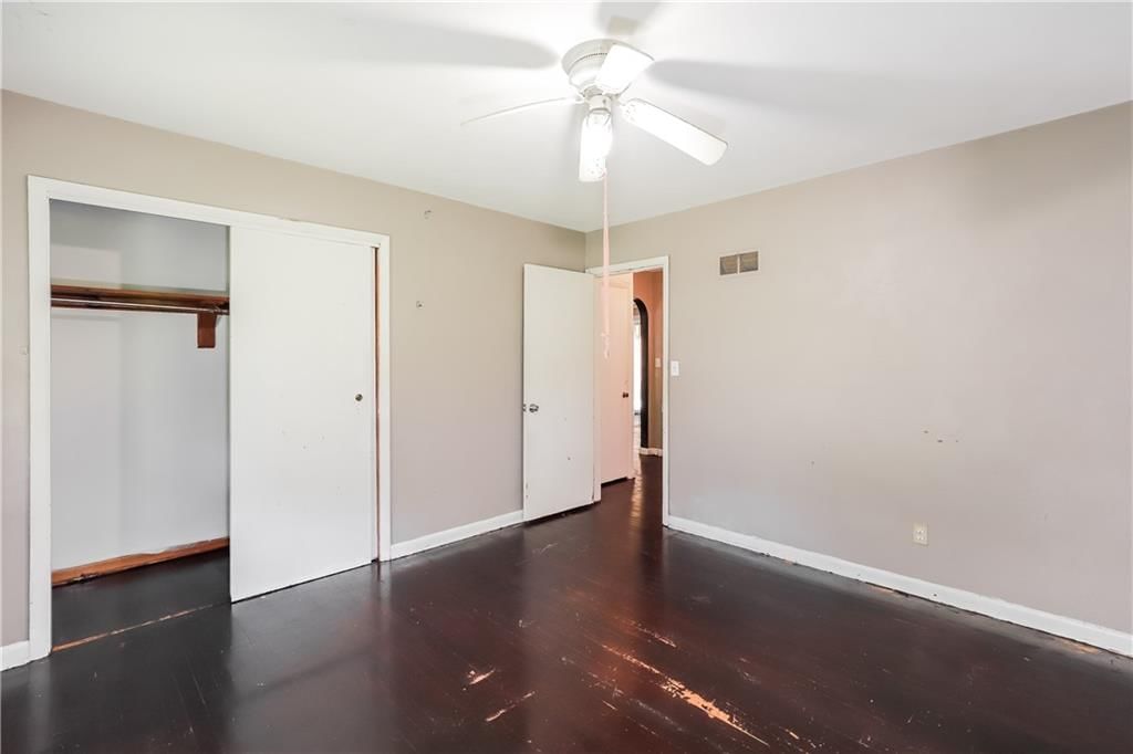 Photo 10 of 27 - 7541 OLIVE Street