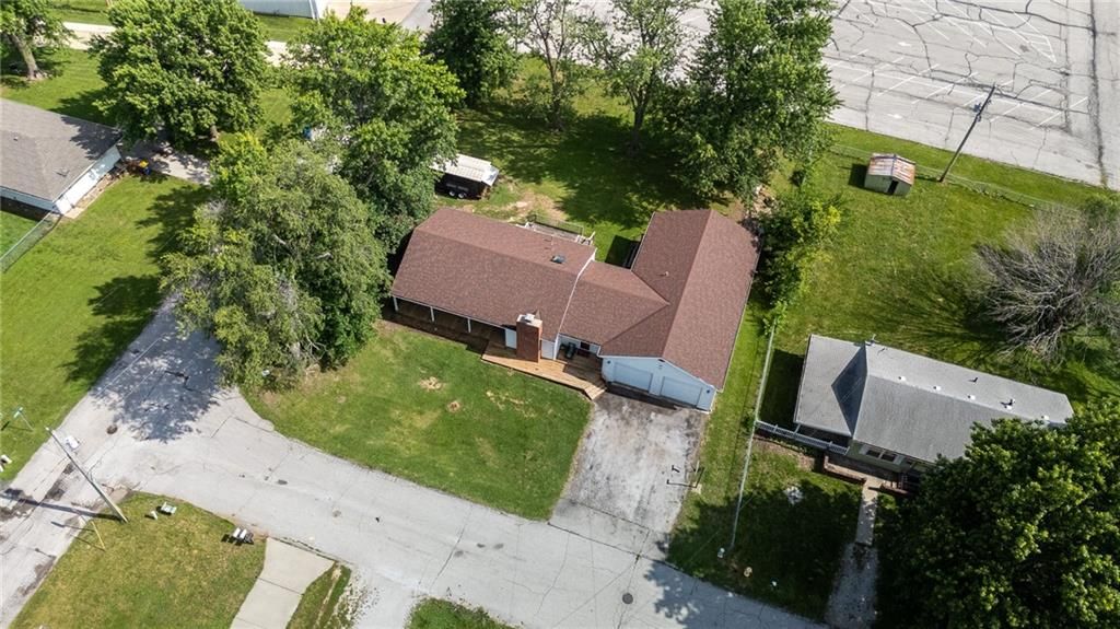 211 Southside Court — photo 17