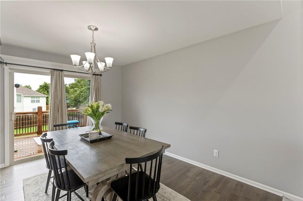 Photo 10 of 39 - 20335 W 220th Terrace