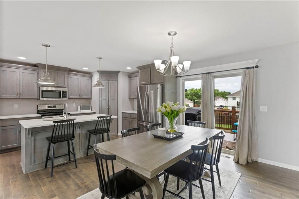 Photo 11 of 39 - 20335 W 220th Terrace