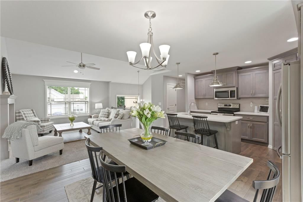 Photo 12 of 39 - 20335 W 220th Terrace