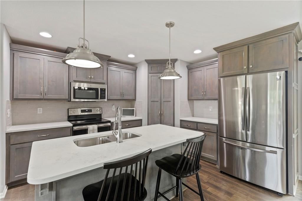 Photo 13 of 39 - 20335 W 220th Terrace