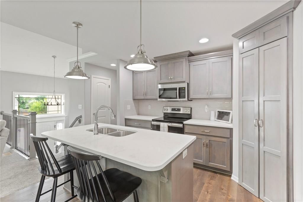 Photo 14 of 39 - 20335 W 220th Terrace