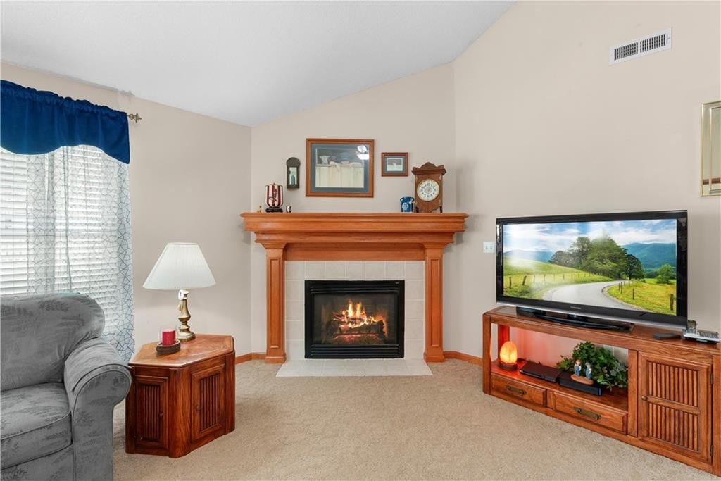 616 SW Creek Ridge Drive — photo 8