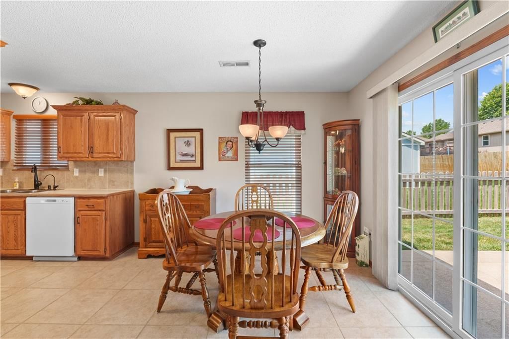 616 SW Creek Ridge Drive — photo 9