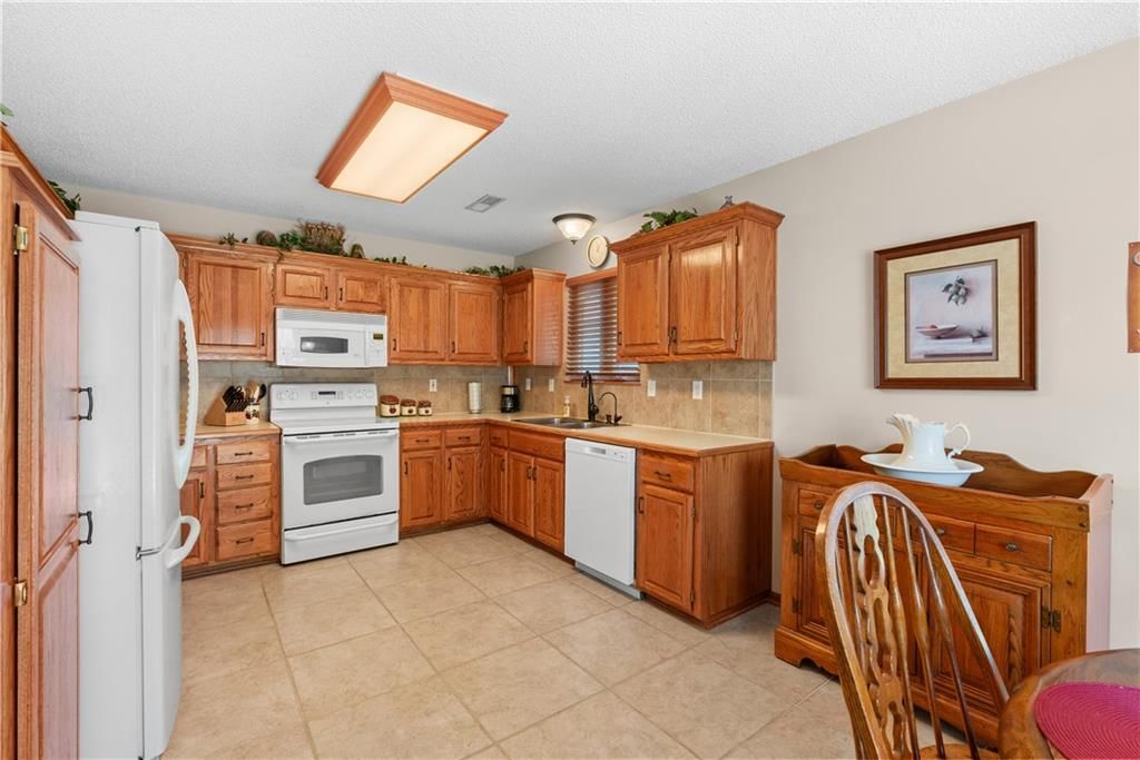 616 SW Creek Ridge Drive — photo 10