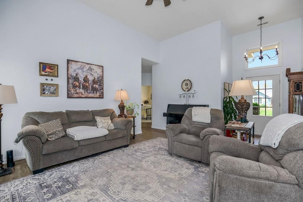 221 S Gaar Street — photo 4