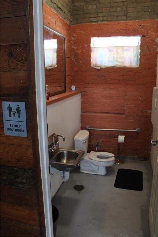 104 N Locust Street — photo 14