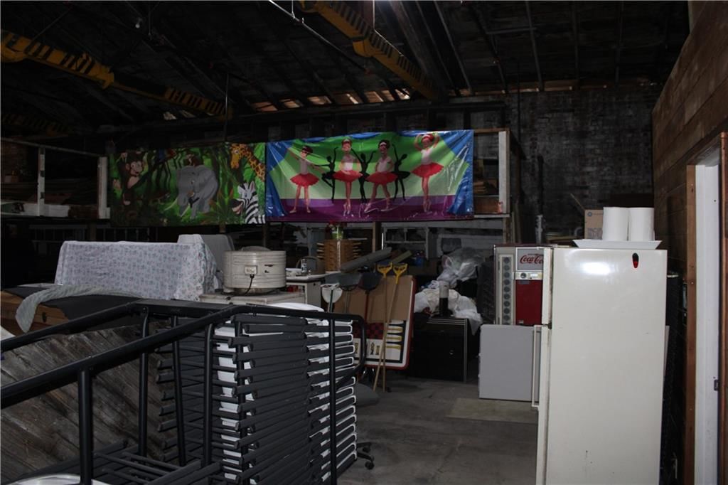 104 N Locust Street — photo 17