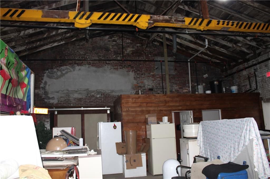 104 N Locust Street — photo 18