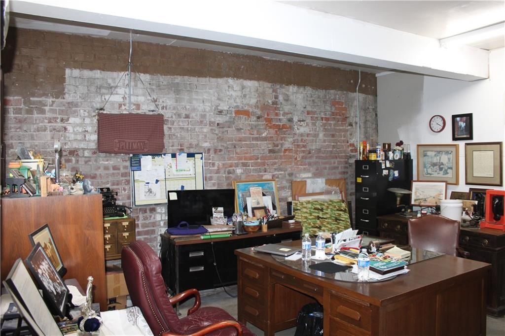 104 N Locust Street — photo 21