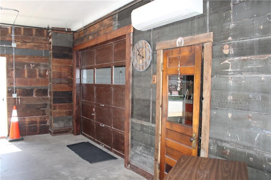 104 N Locust Street — photo 23