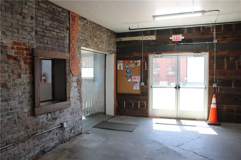 104 N Locust Street — photo 24