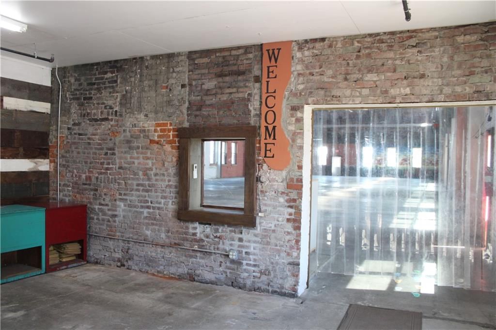 104 N Locust Street — photo 25