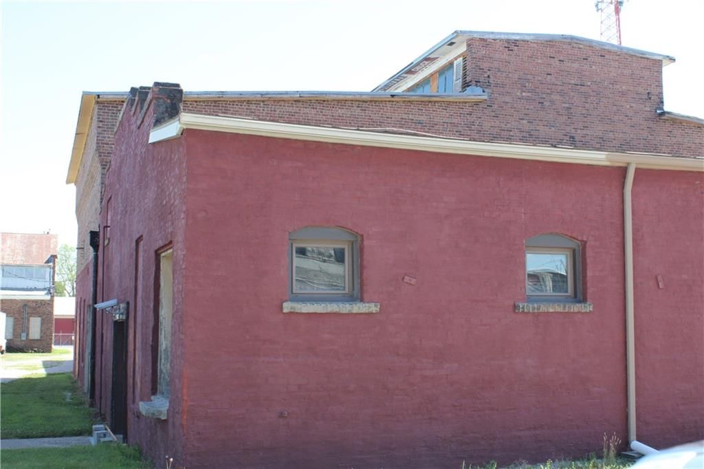 104 N Locust Street — photo 28
