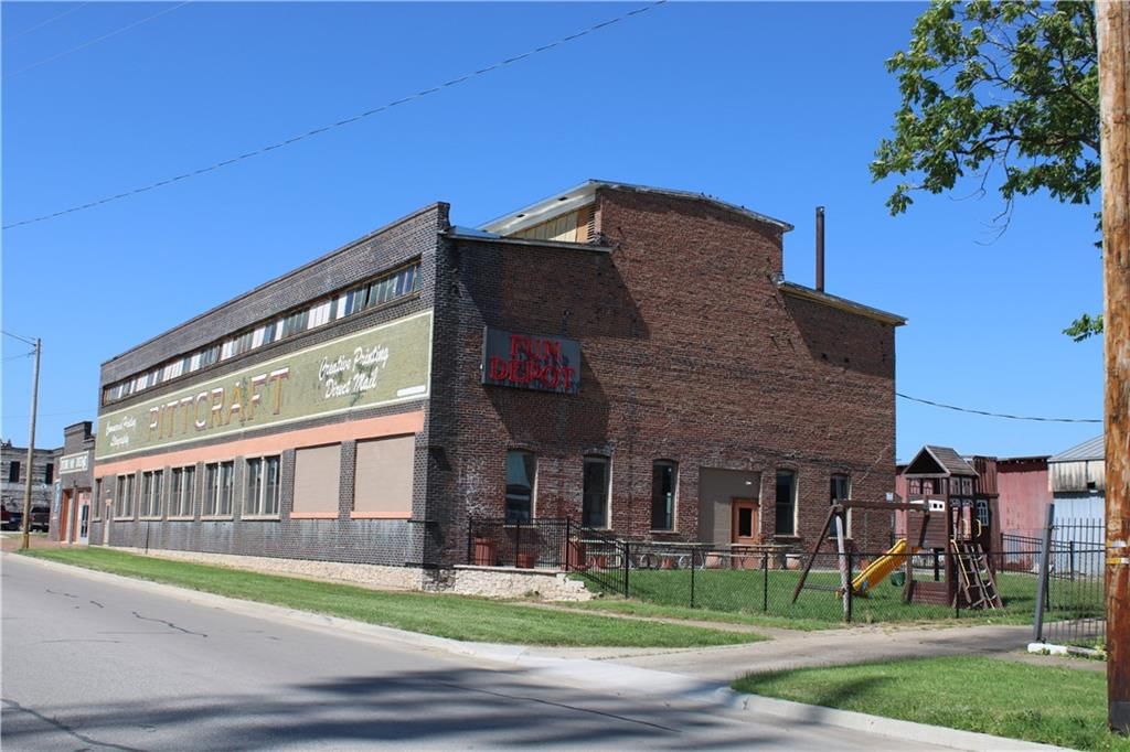 104 N Locust Street — photo 31
