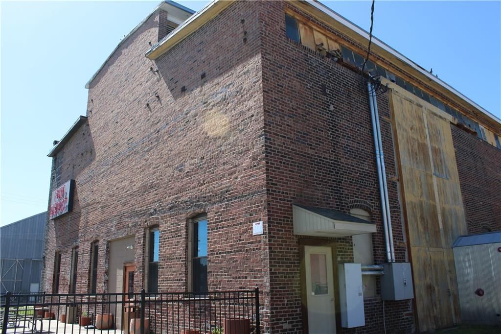 104 N Locust Street — photo 33