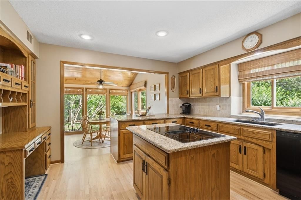 Photo 8 of 41 - 12117 Knox Street