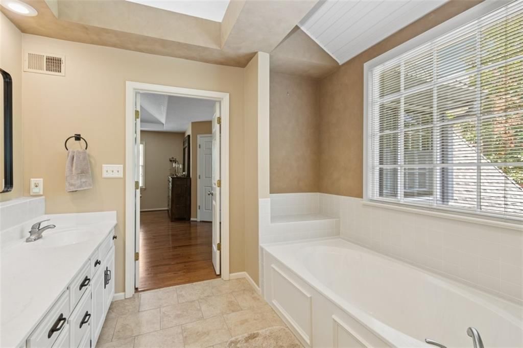 Photo 20 of 41 - 12117 Knox Street