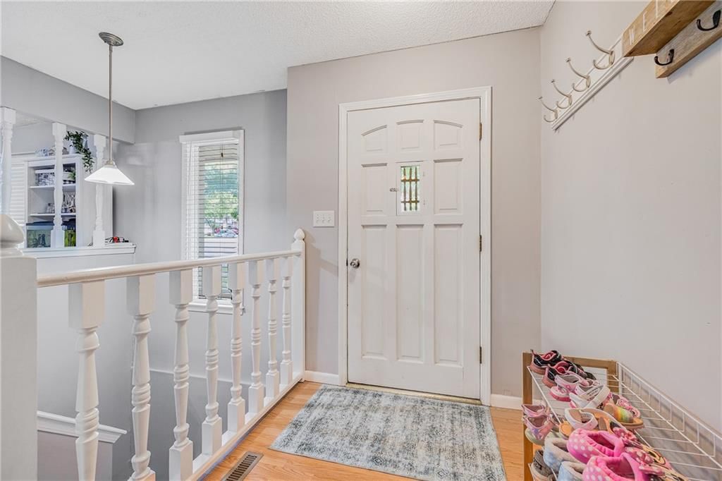 853 York Place — photo 2