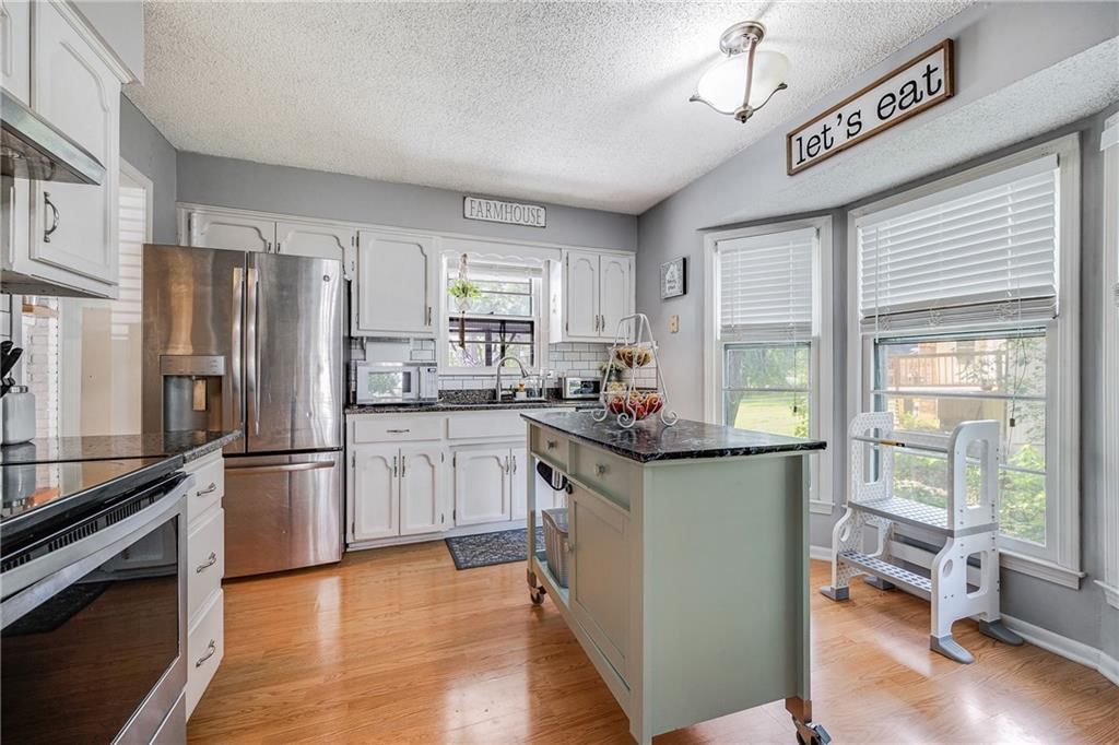 853 York Place — photo 7