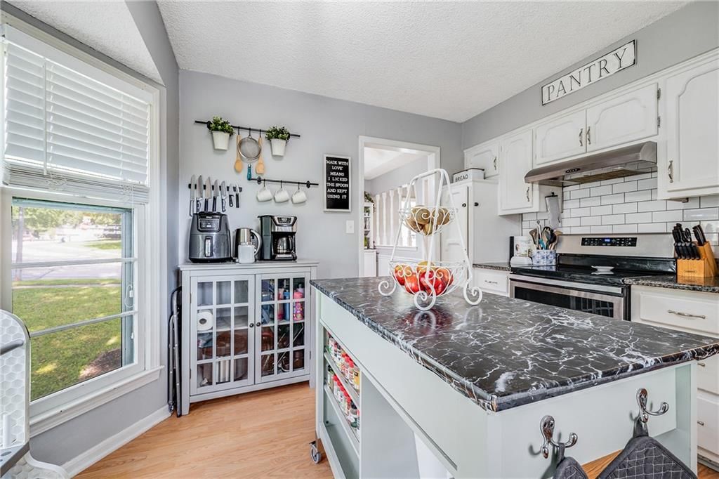 853 York Place — photo 8