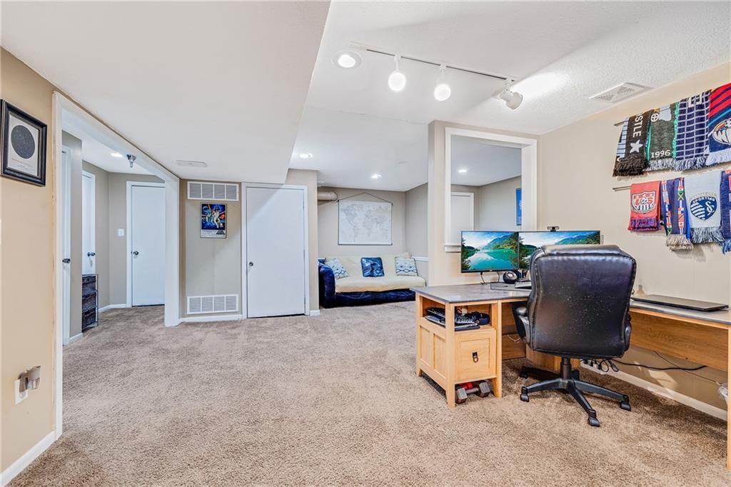 853 York Place — photo 22