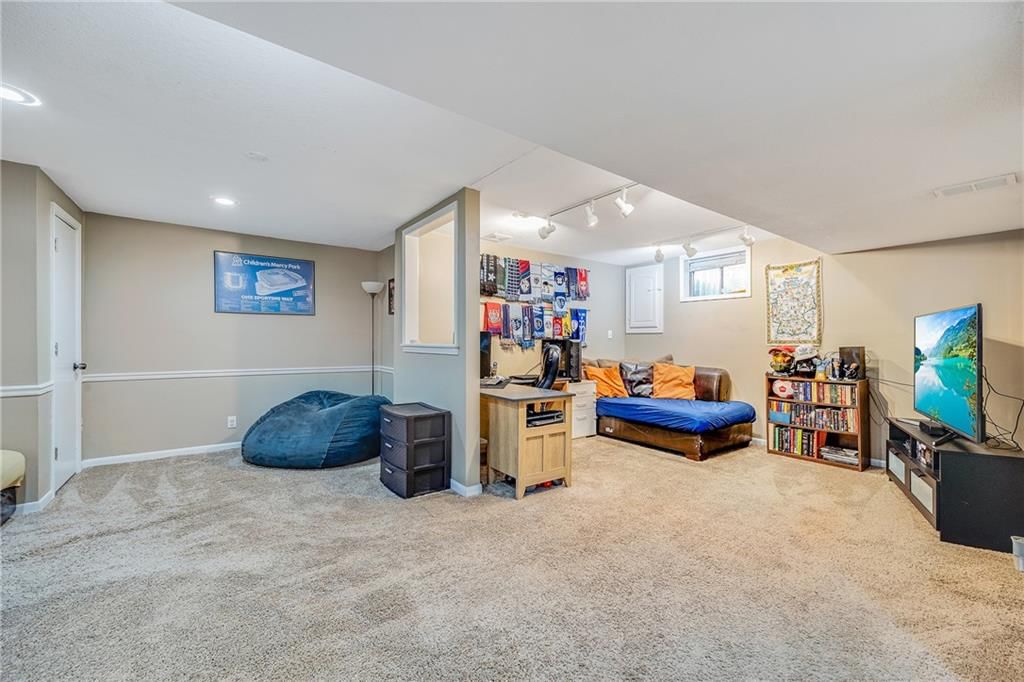 853 York Place — photo 23