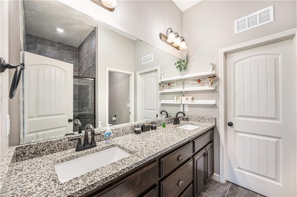 Photo 11 of 31 - 16971 W 170th Street