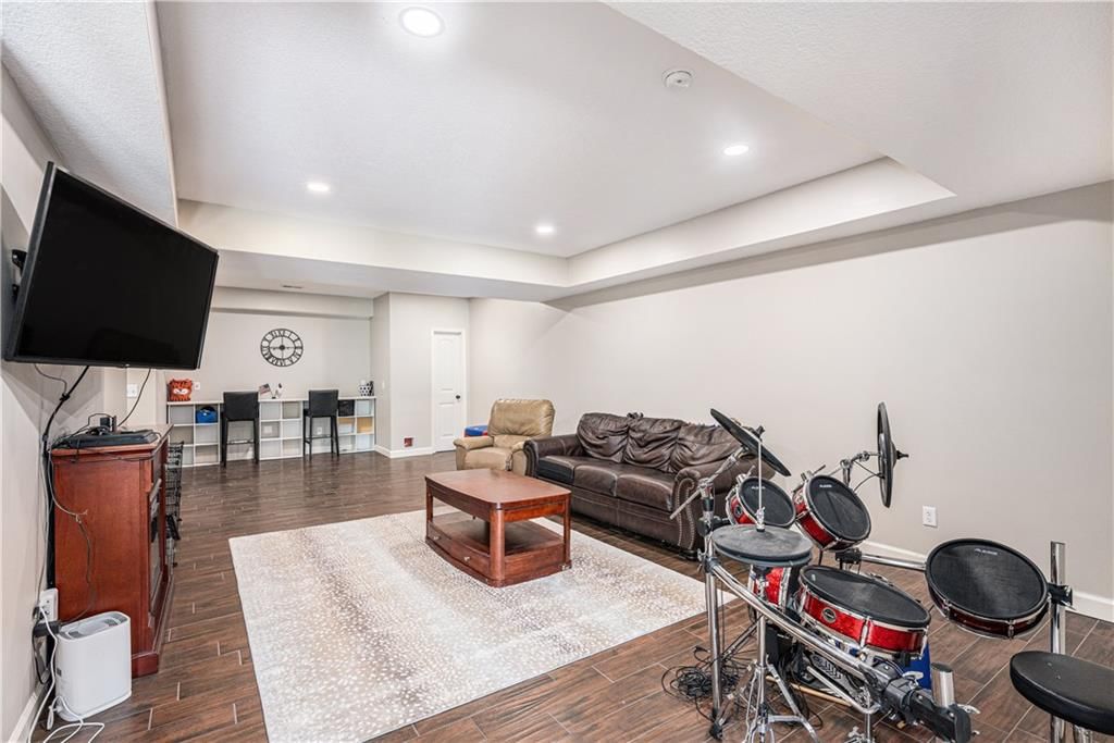Photo 16 of 31 - 16971 W 170th Street