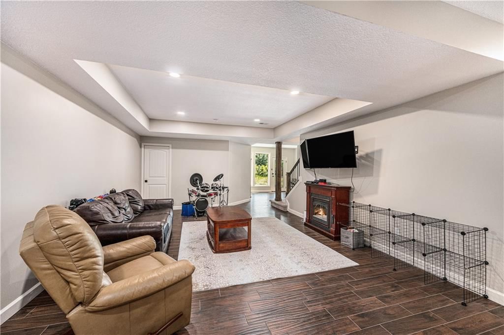 Photo 17 of 31 - 16971 W 170th Street