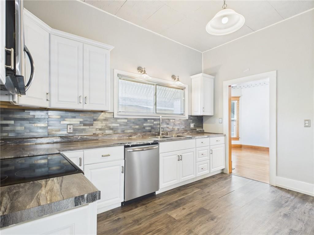 419 W 9th Street — photo 20
