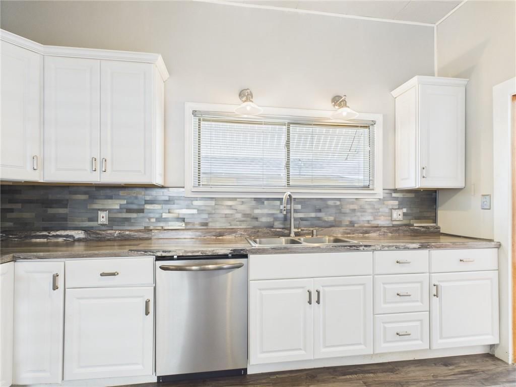 419 W 9th Street — photo 23