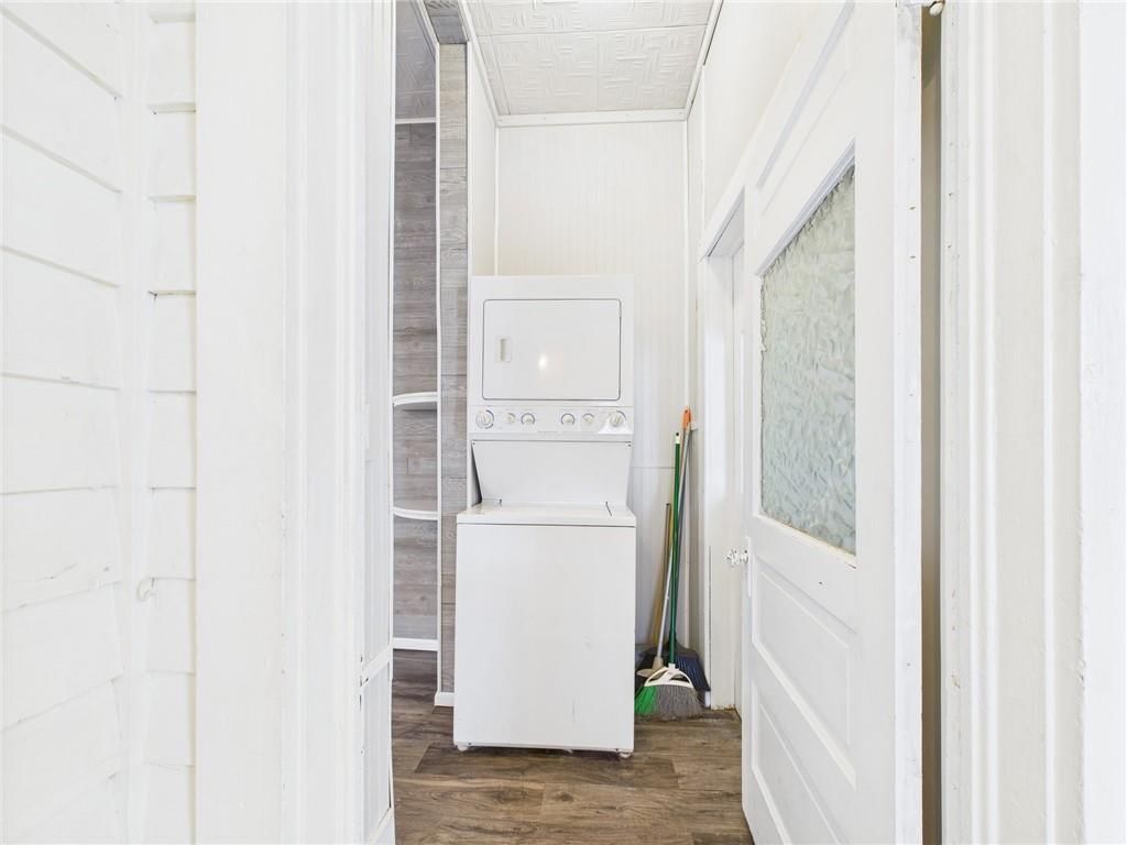 419 W 9th Street — photo 24