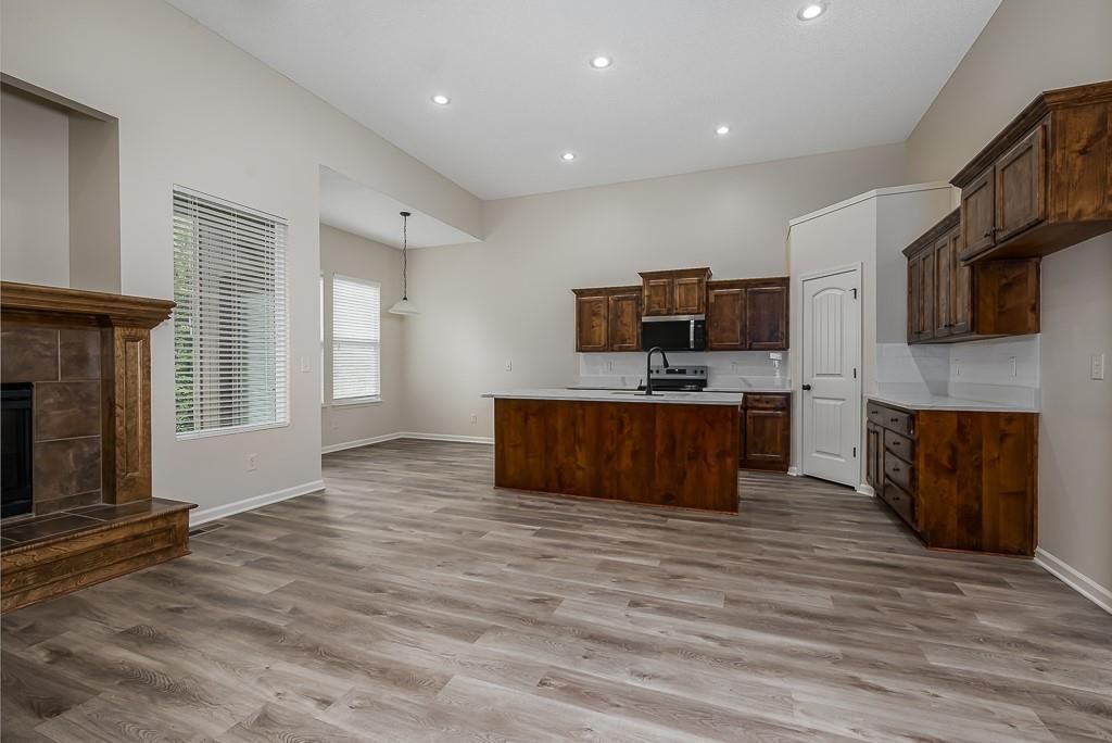 Photo 4 of 23 - 20444 W 125th Terrace