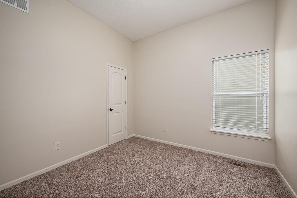 Photo 14 of 23 - 20444 W 125th Terrace