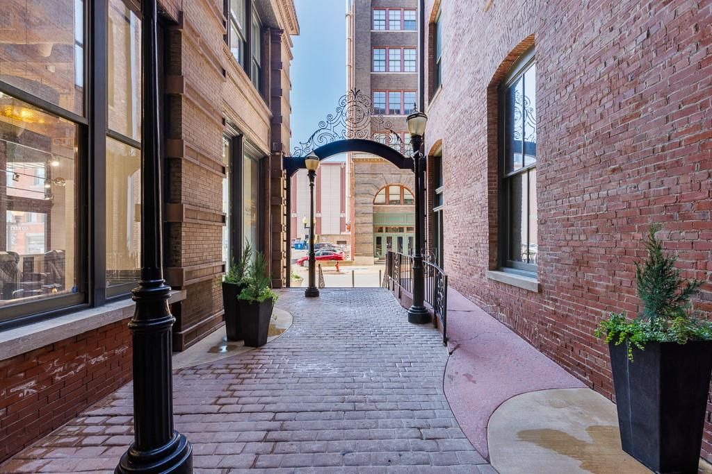 308 W 8th Street — photo 4